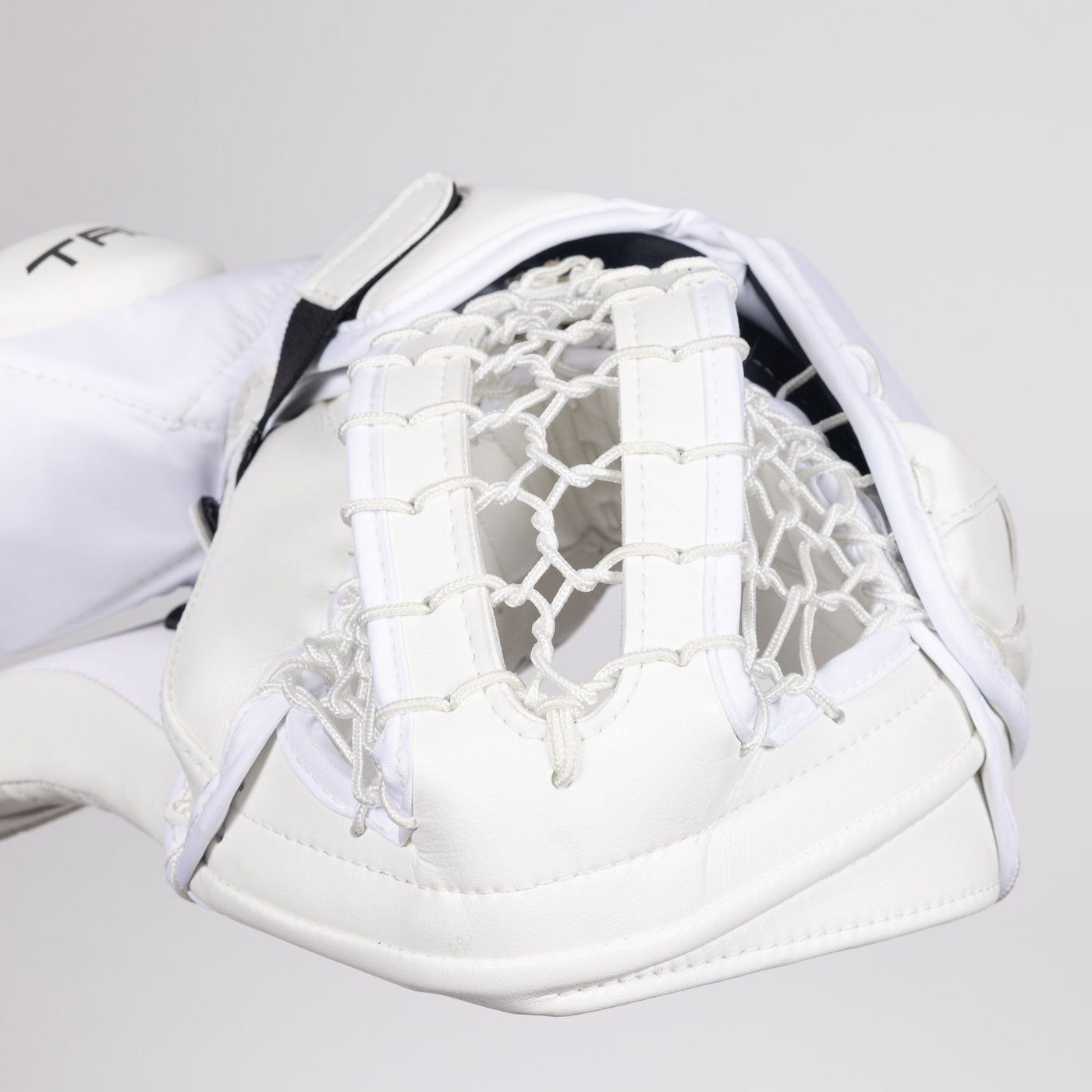 TRUE Catalyst PX3 Senior Goalie Catcher - Domestic 580 - TheHockeyShop.com