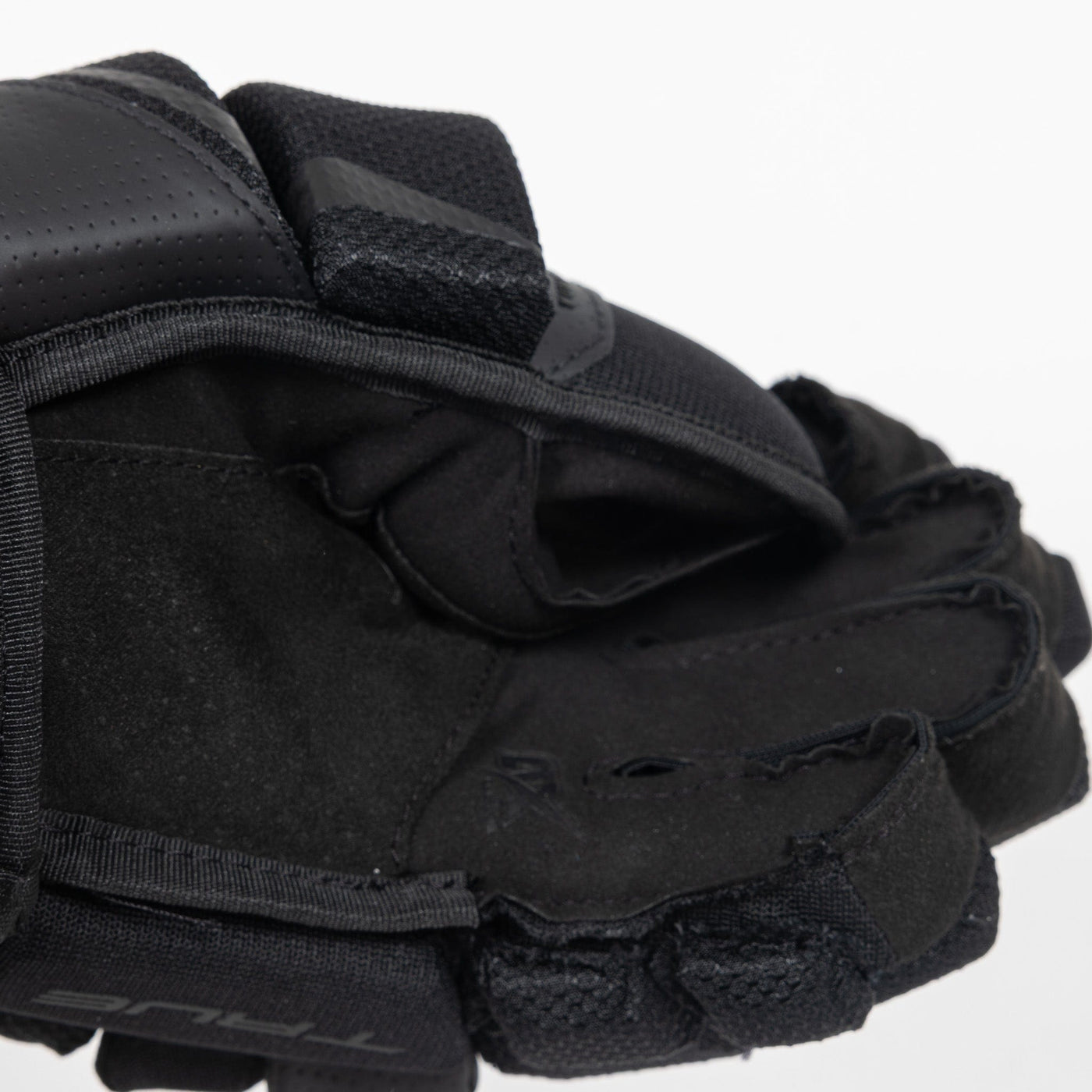 True Catalyst 9x5 Junior Hockey Glove - TheHockeyShop.com