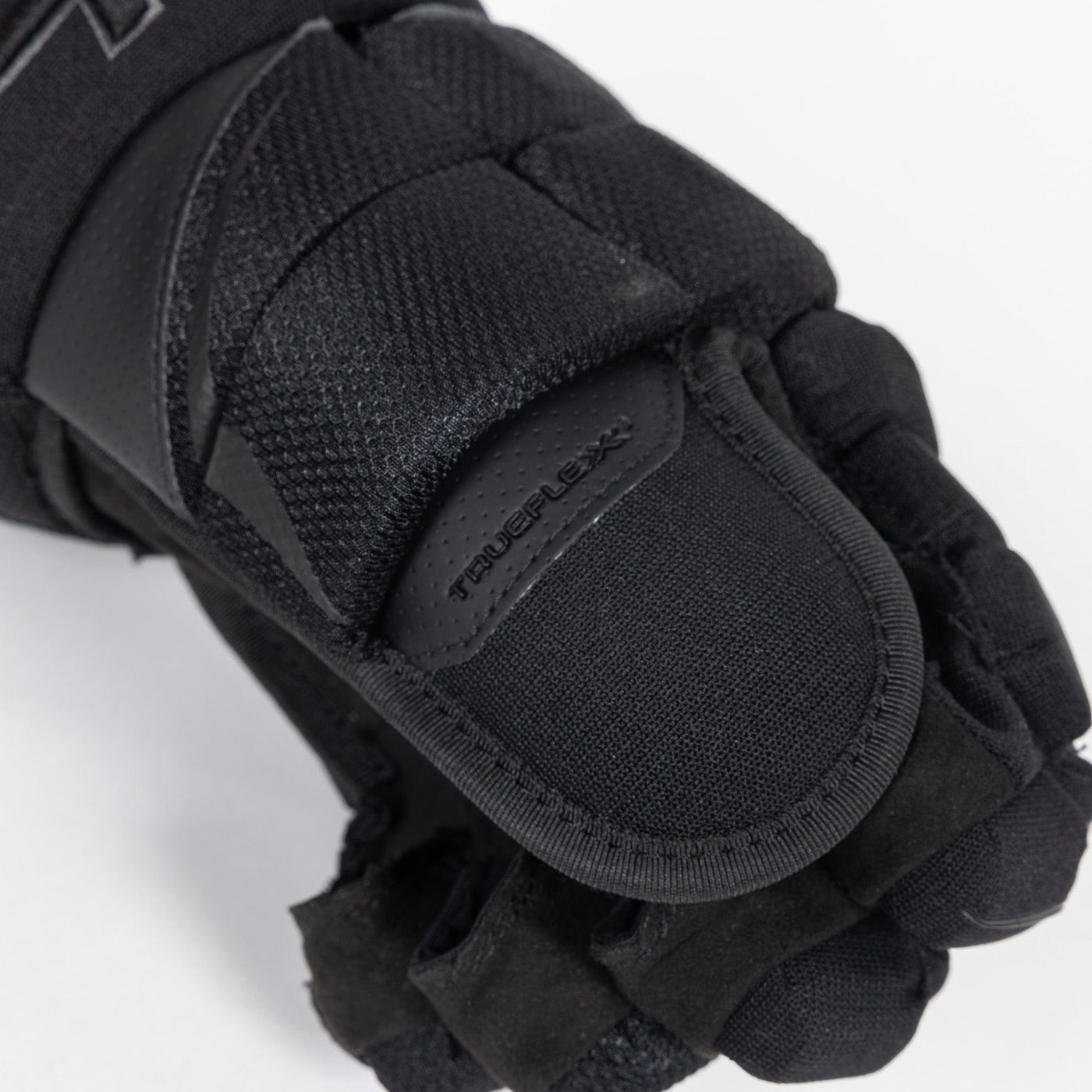 True Catalyst 9x5 Junior Hockey Glove - TheHockeyShop.com