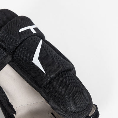 True Catalyst 9x5 Youth Hockey Glove - TheHockeyShop.com