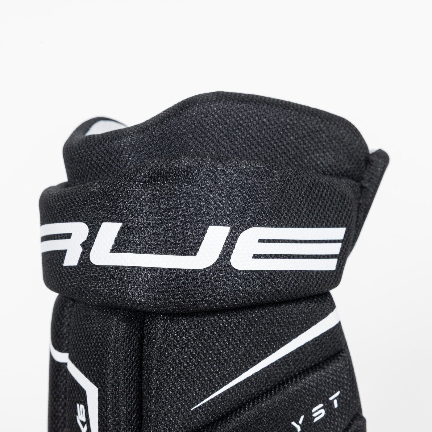 True Catalyst 9x5 Youth Hockey Glove - TheHockeyShop.com