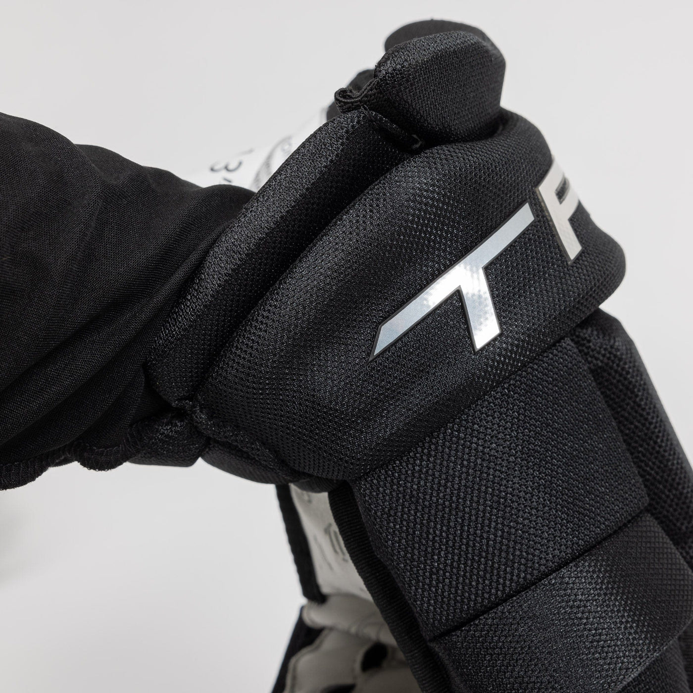 TRUE Catalyst Lite Senior Hockey Glove - The Hockey Shop Source For Sports