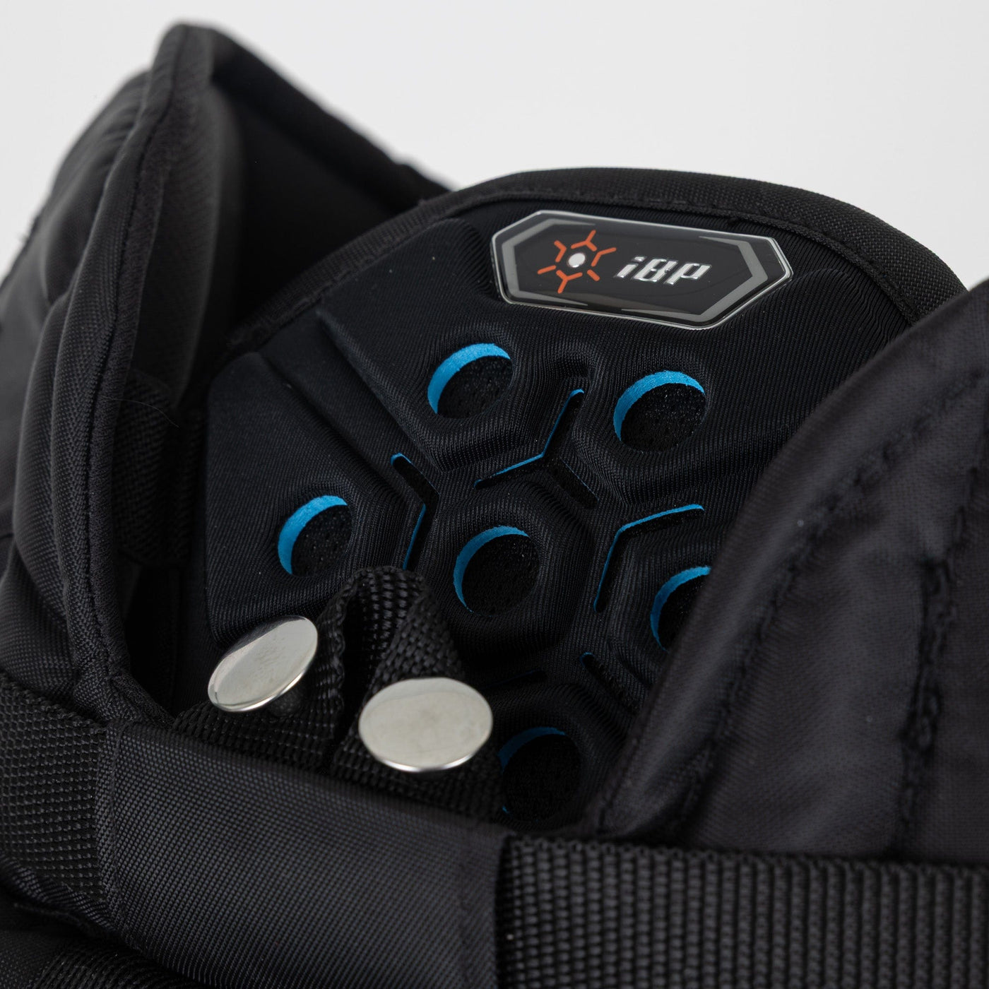 True Catalyst 7X5 Junior Goalie Pants - TheHockeyShop.com