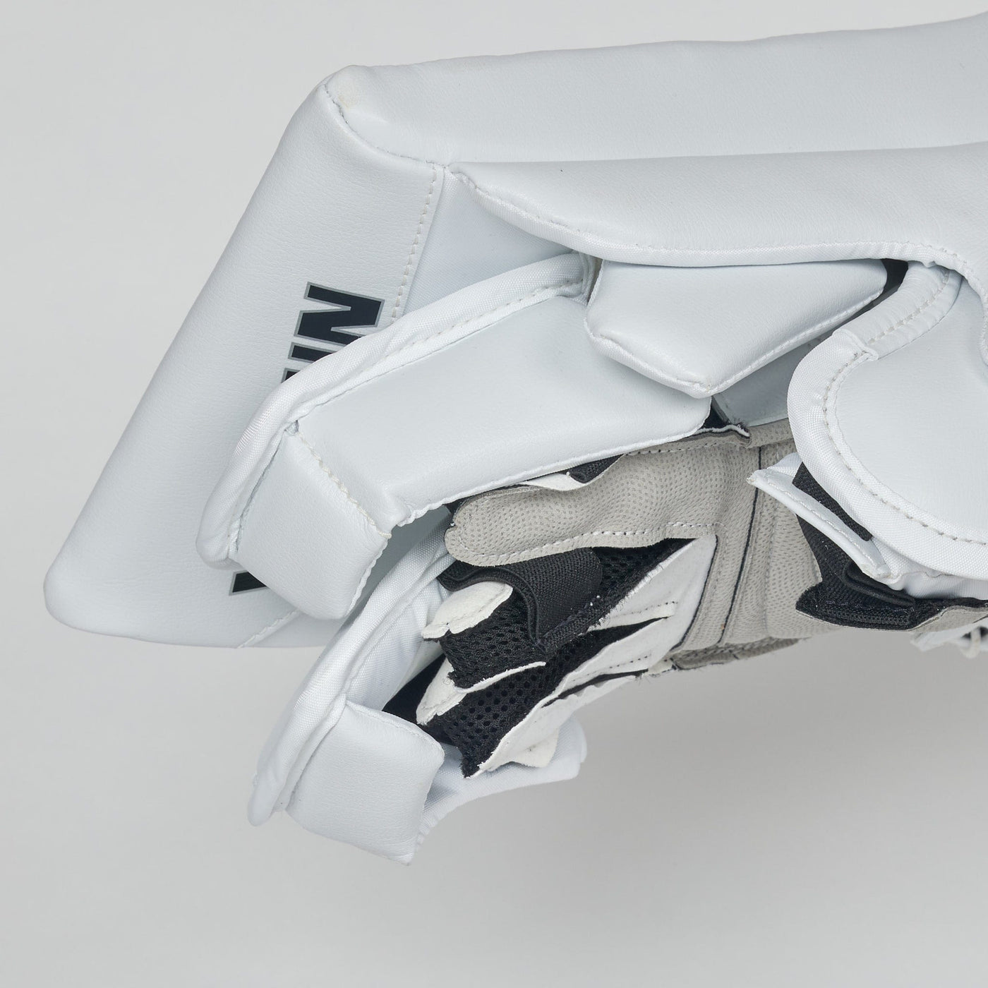 Vaughn Velocity V10 XP Pro Carbon Senior Goalie Blocker - TheHockeyShop.com