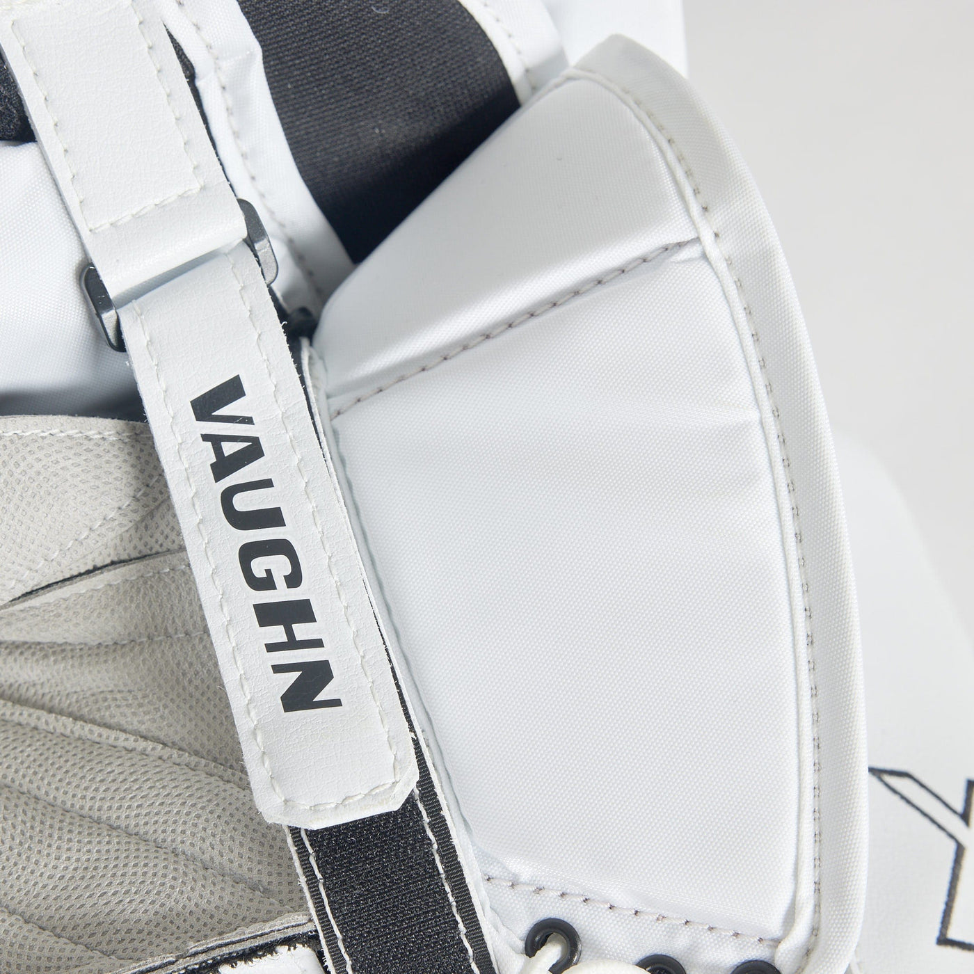 Vaughn Velocity V10 XP Pro Carbon Senior Goalie Blocker - TheHockeyShop.com