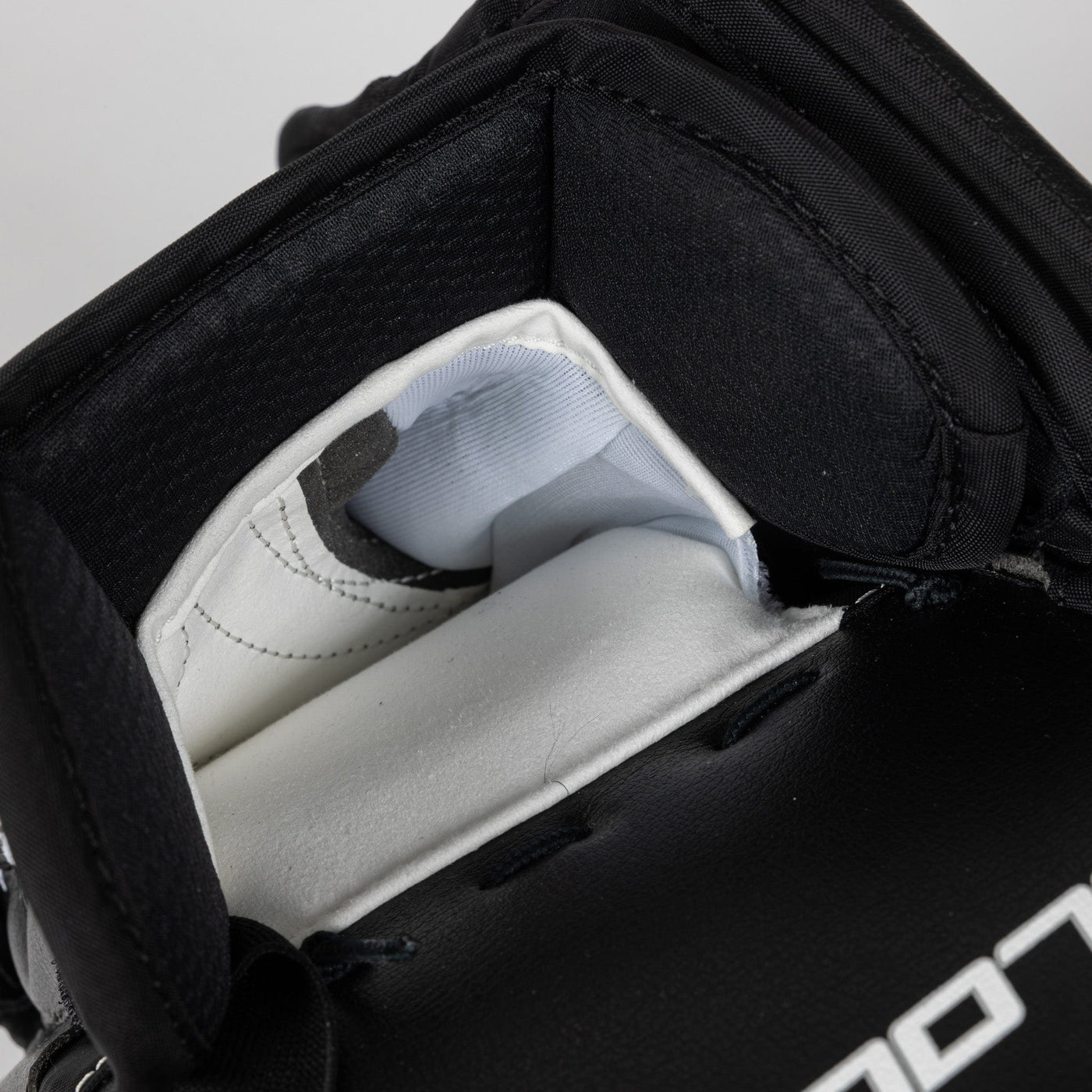 Vaughn Velocity VX1 Intermediate Goalie Blocker - TheHockeyShop.com