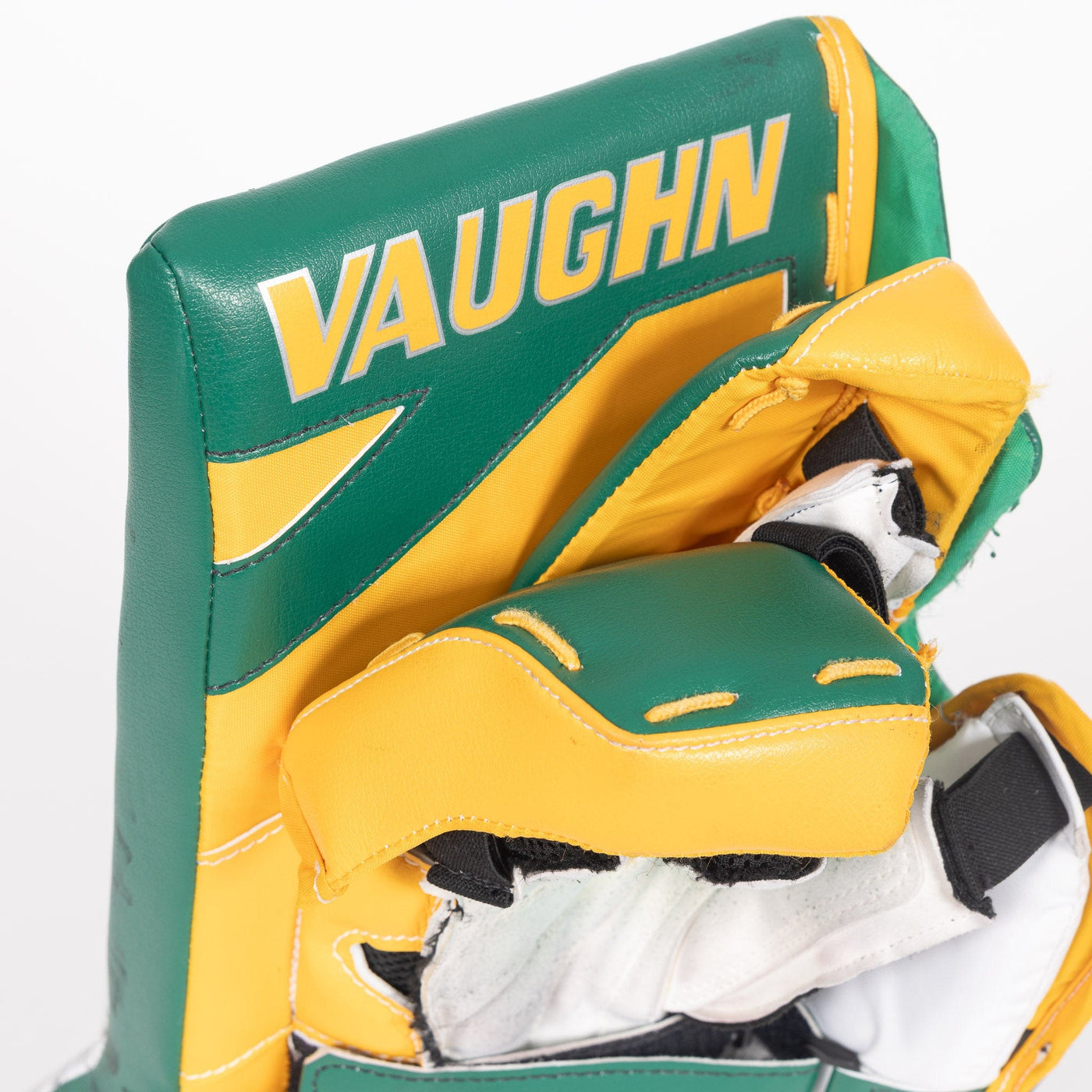 Vaughn Ventus SLR3 Pro Carbon Senior Goalie Blocker - Pro Stock - TheHockeyShop.com
