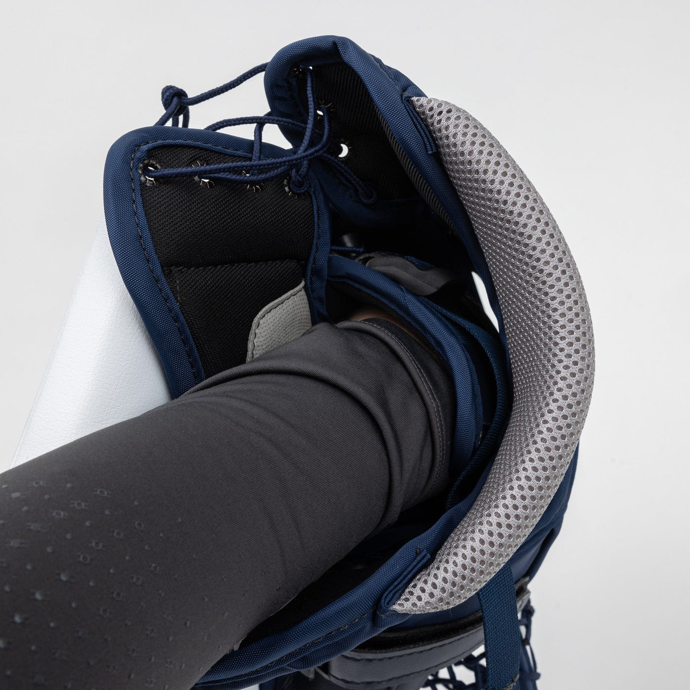 Vaughn Velocity V10 XP Pro Carbon Senior Goalie Catcher - Pulse Graphic - TheHockeyShop.com