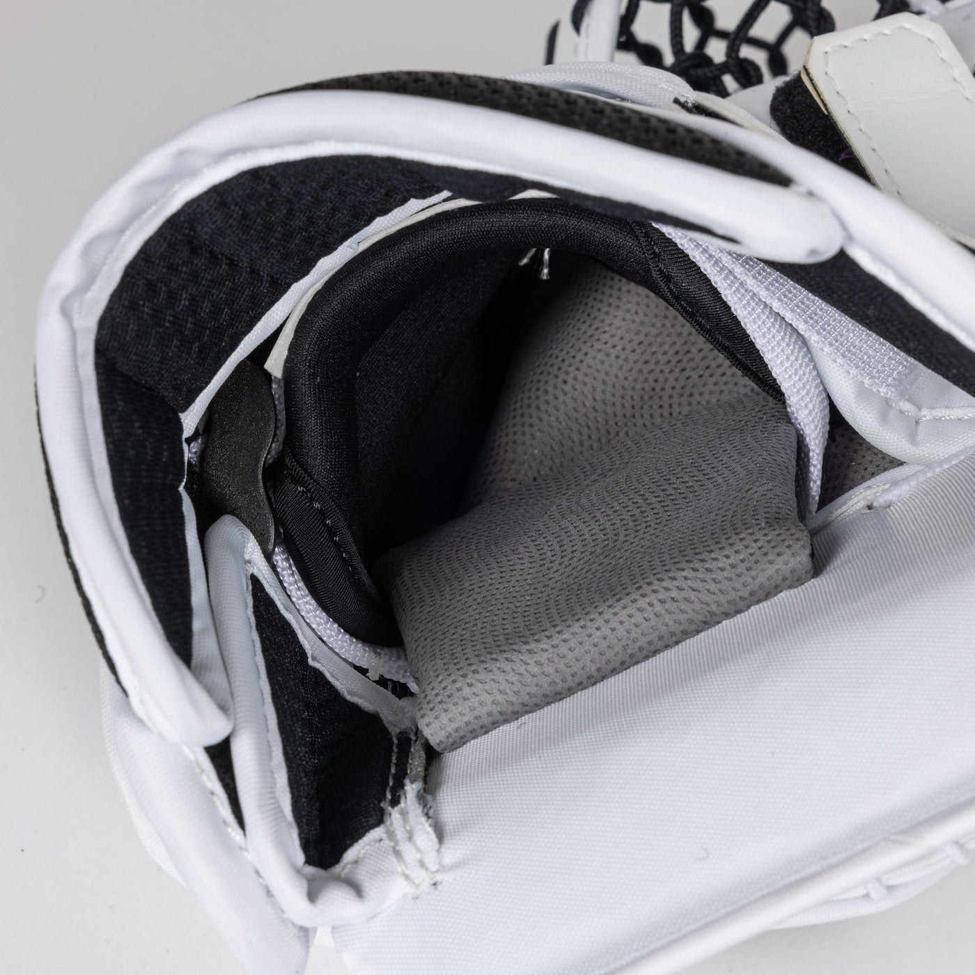 Vaughn Velocity VX1 Youth Goalie Catcher - TheHockeyShop.com
