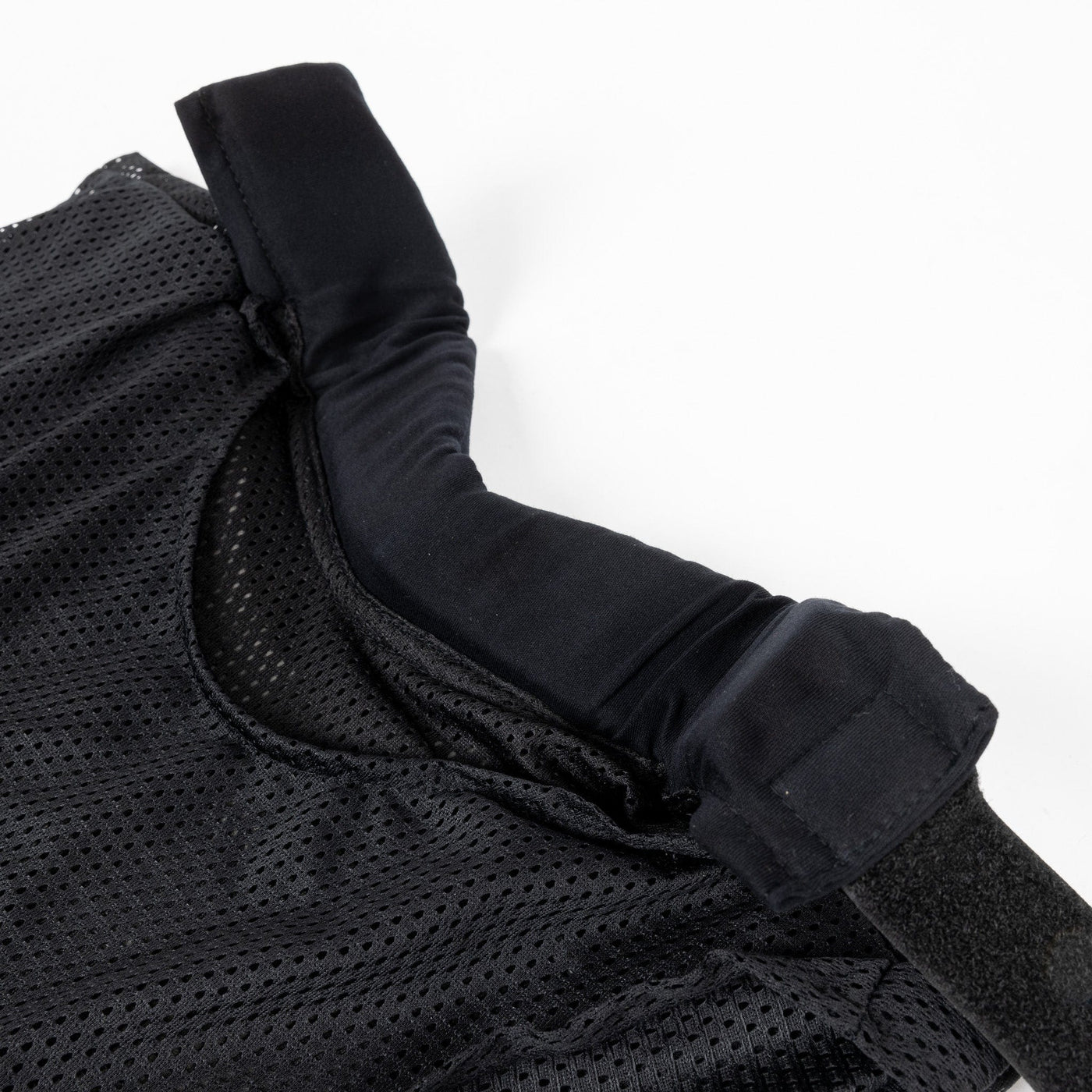 Vaughn 9000 Senior Goalie Neck Guard - TheHockeyShop.com