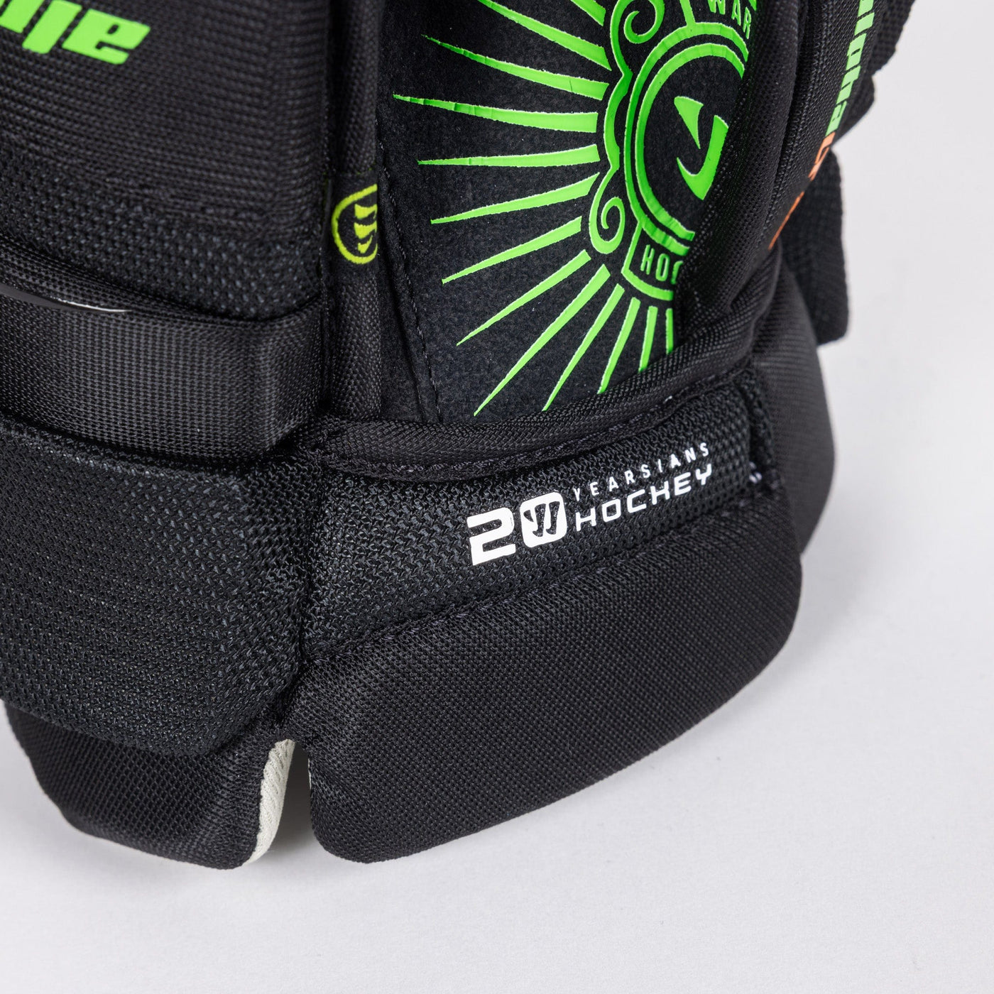 Warrior Gloves Warrior Alpha Deluxe LT Junior Hockey Gloves - TheHockeyShop