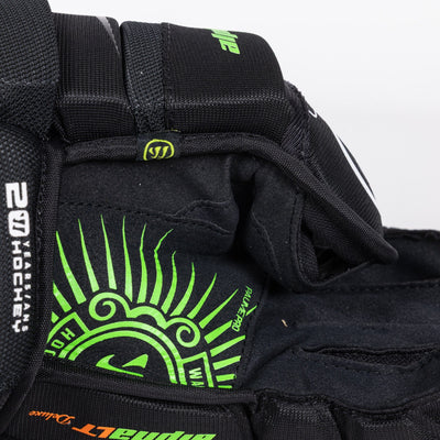 Warrior Gloves Warrior Alpha Deluxe LT Senior Hockey Gloves - TheHockeyShop