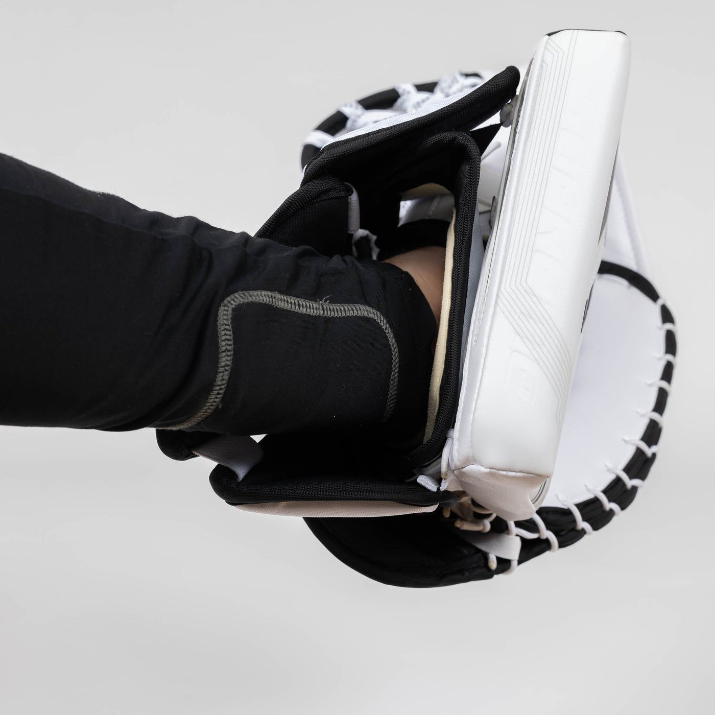 Bauer Supreme Mach Senior Goalie Catcher - The Hockey Shop Source For Sports