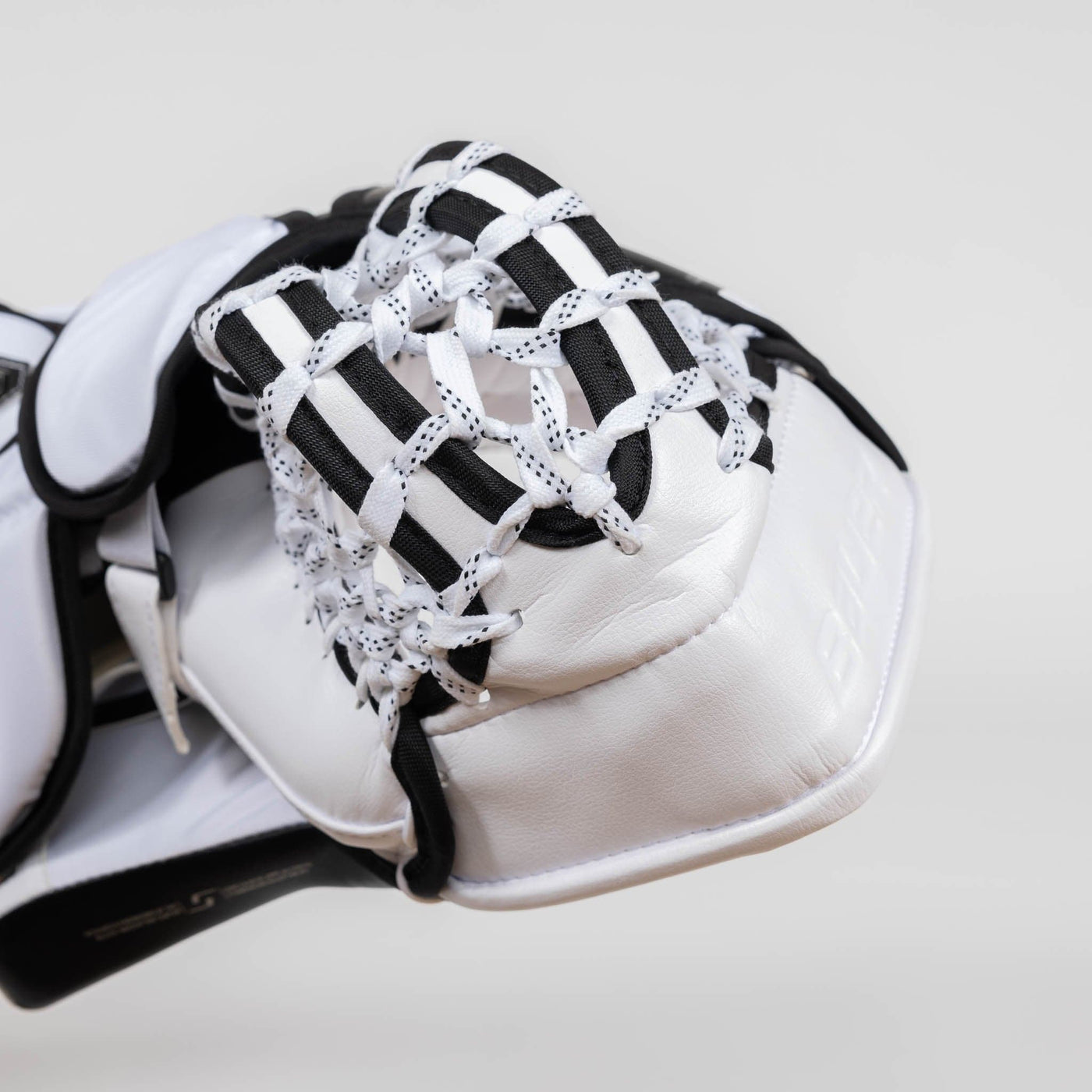 Bauer Supreme Mach Senior Goalie Catcher - The Hockey Shop Source For Sports