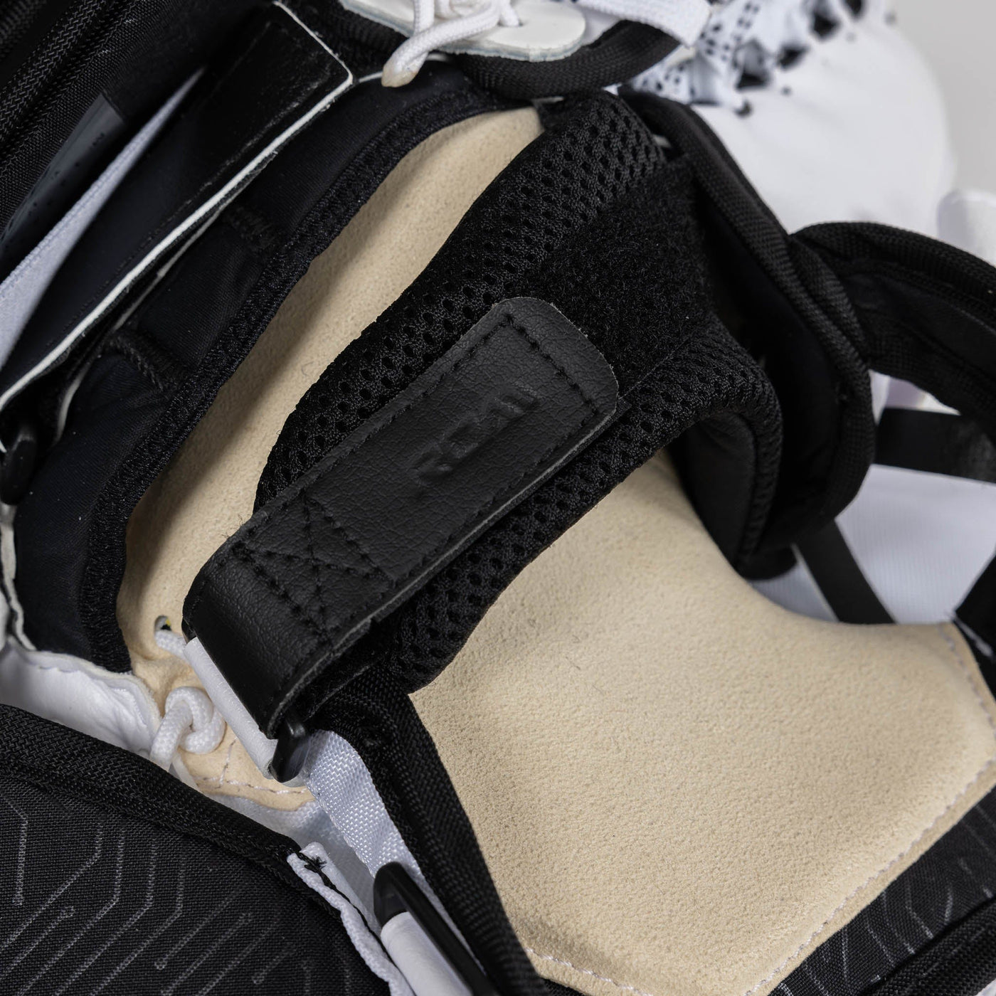 Bauer Supreme Mach Senior Goalie Catcher - The Hockey Shop Source For Sports
