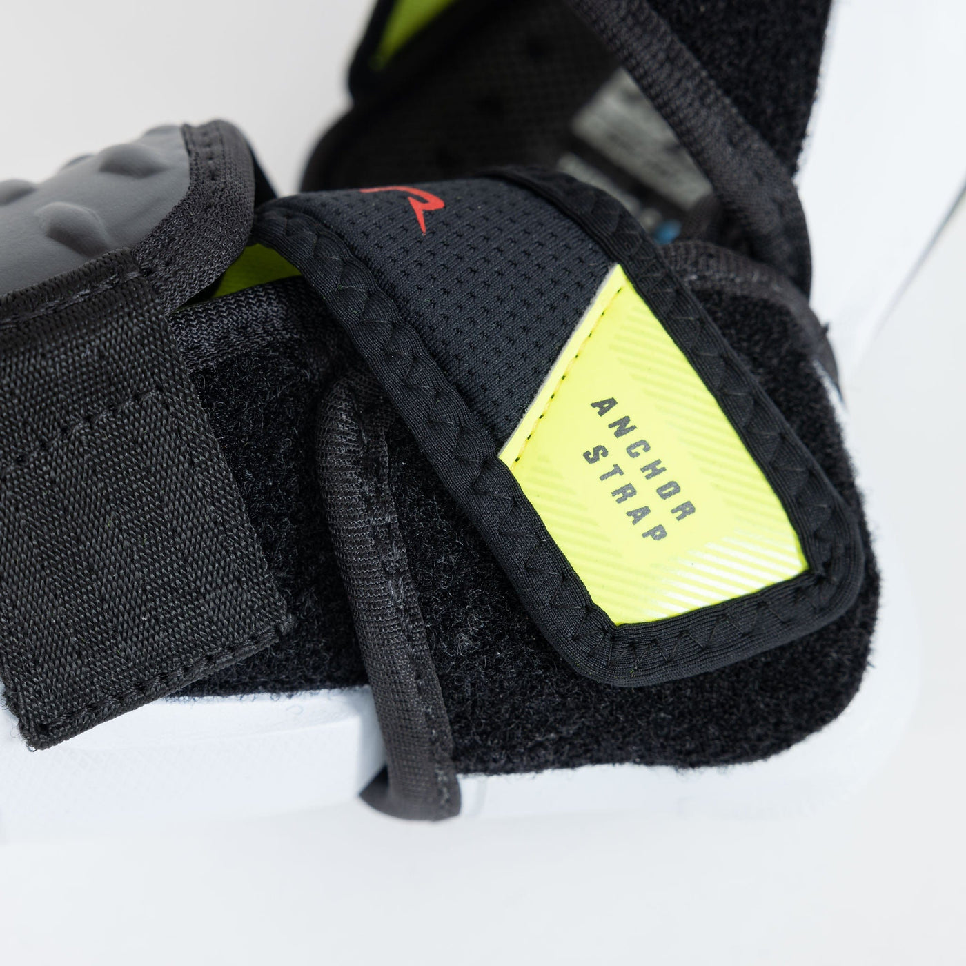 Bauer Vapor Hyperlite Junior Hockey Elbow Pads - The Hockey Shop Source For Sports