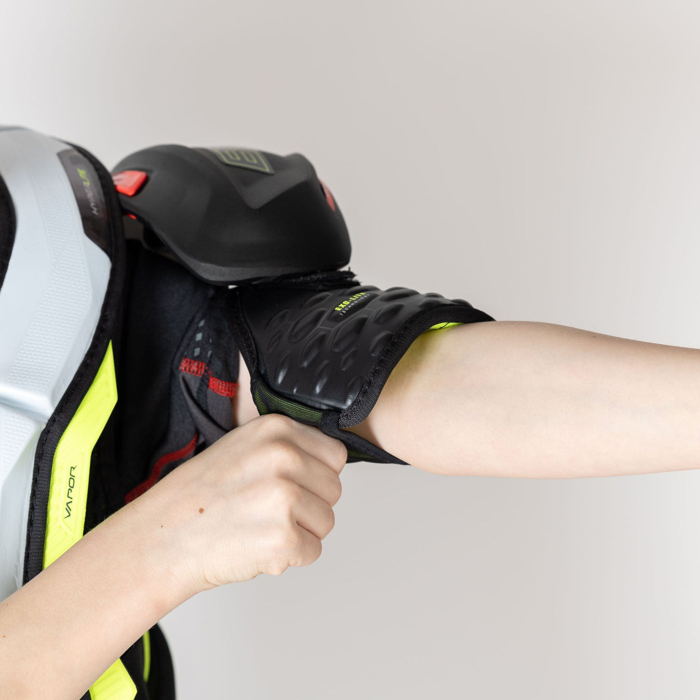 Bauer Vapor Hyperlite Junior Hockey Shoulder Pads - The Hockey Shop Source For Sports