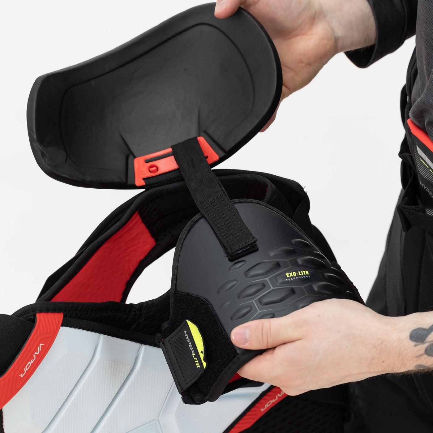 Bauer Vapor Hyperlite Senior Hockey Shoulder Pads - The Hockey Shop Source For Sports