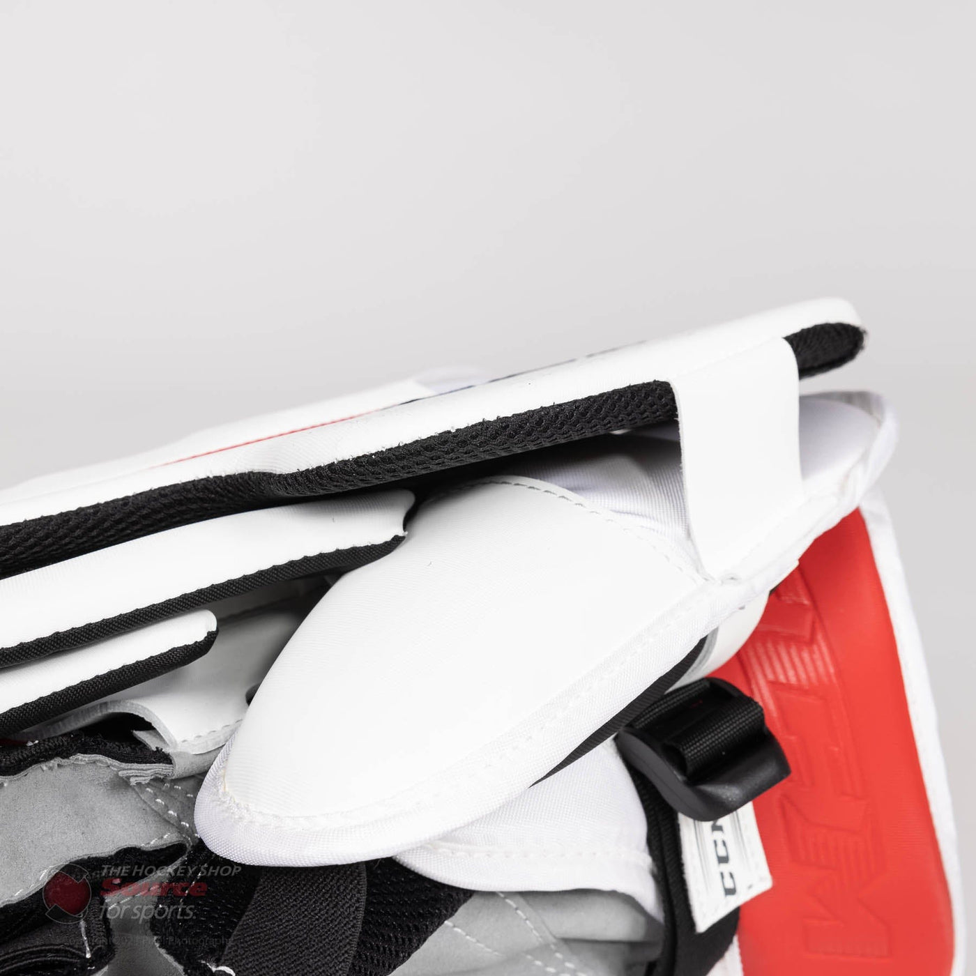 CCM Extreme Flex 5 Senior Goalie Blocker