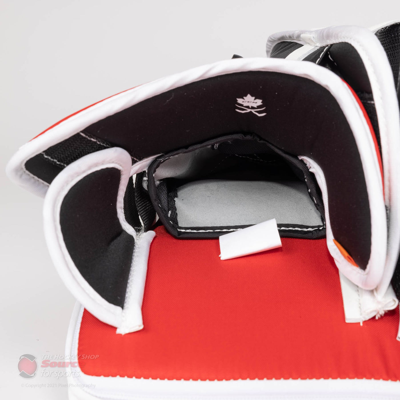 CCM Extreme Flex 5 Senior Goalie Blocker