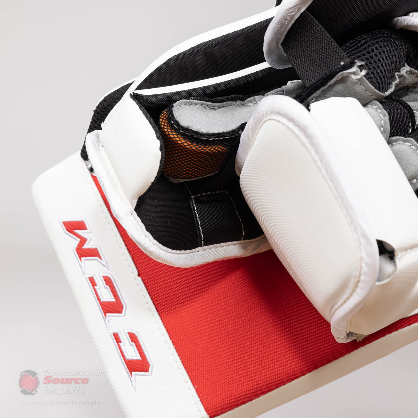 CCM Extreme Flex 5 Senior Goalie Blocker