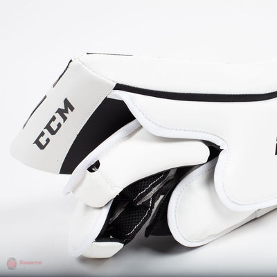 CCM Extreme Flex E4.5 Junior Goalie Blocker - Source Exclusive