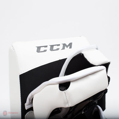 CCM Extreme Flex E4.5 Junior Goalie Blocker - Source Exclusive