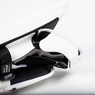 CCM Extreme Flex E4.5 Junior Goalie Blocker - Source Exclusive
