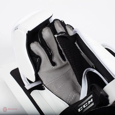 CCM Extreme Flex E4.5 Junior Goalie Blocker - Source Exclusive