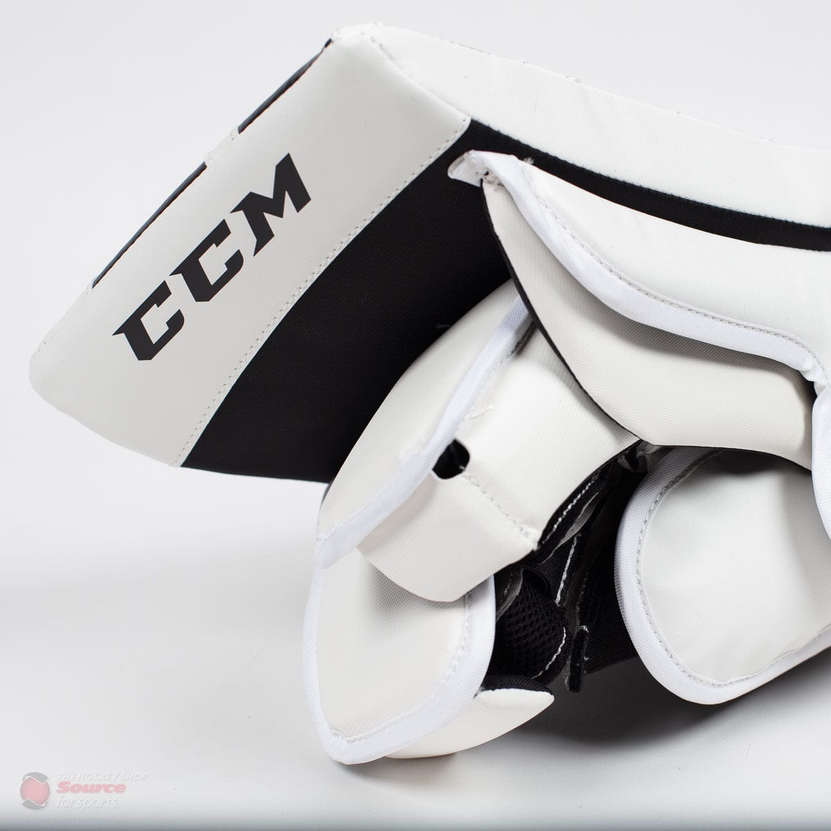 CCM Extreme Flex E4.5 Senior Goalie Blocker - Source Exclusive