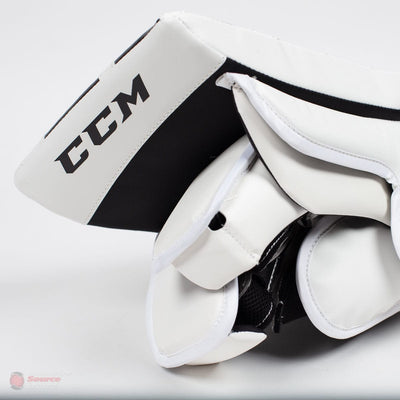 CCM Extreme Flex E4.5 Senior Goalie Blocker - Source Exclusive