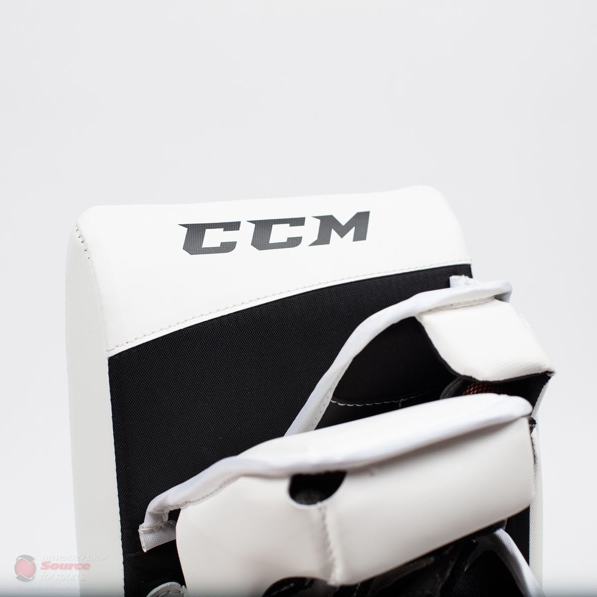 CCM Extreme Flex E4.5 Senior Goalie Blocker - Source Exclusive