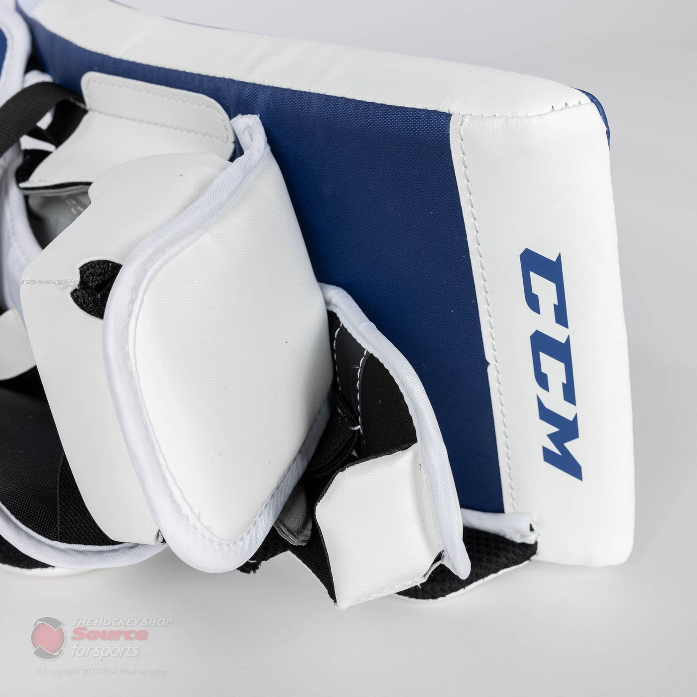 CCM Extreme Flex E5.5 Junior Goalie Blocker