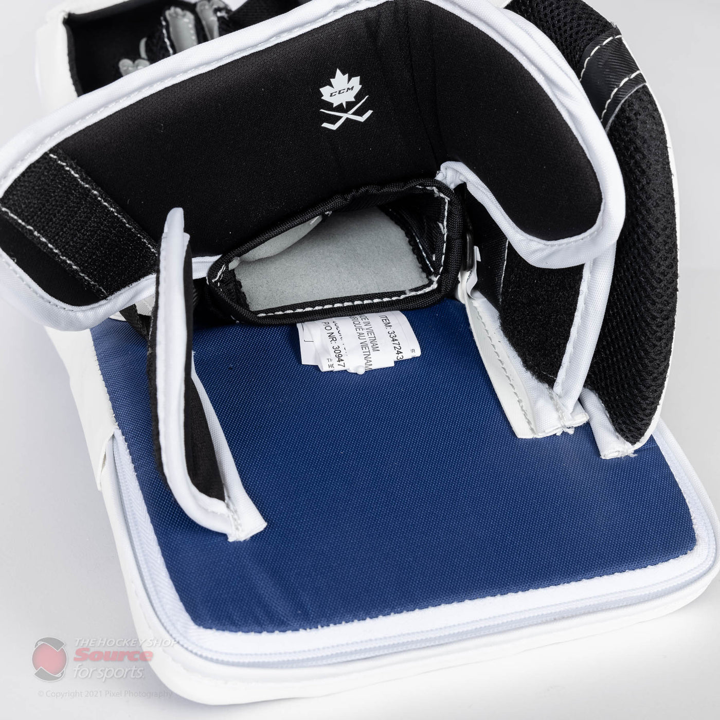 CCM Extreme Flex E5.5 Junior Goalie Blocker