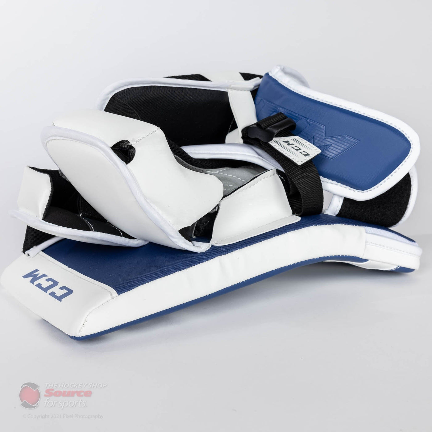 CCM Extreme Flex E5.5 Junior Goalie Blocker