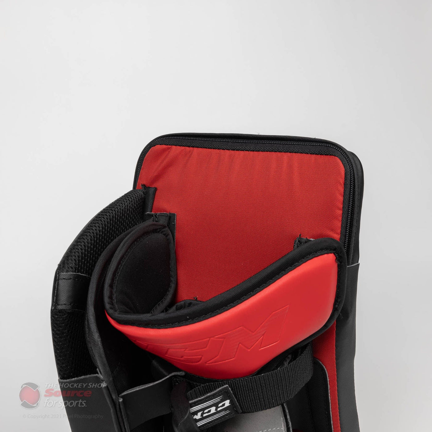 CCM Extreme Flex E5.5 Junior Goalie Blocker - Source Exclusive