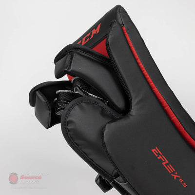 CCM Extreme Flex E5.5 Junior Goalie Blocker - Source Exclusive