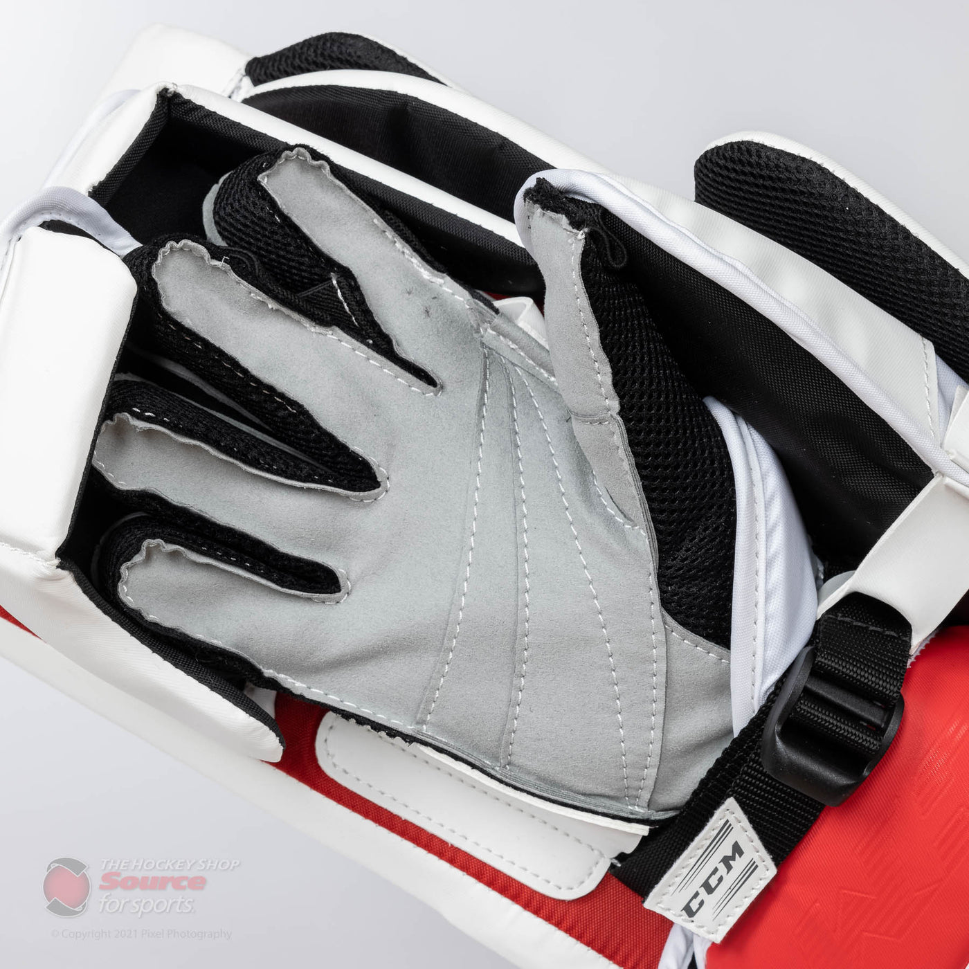 CCM Blockers CCM Extreme Flex E5.5 Senior Goalie Blocker - TheHockeyShop