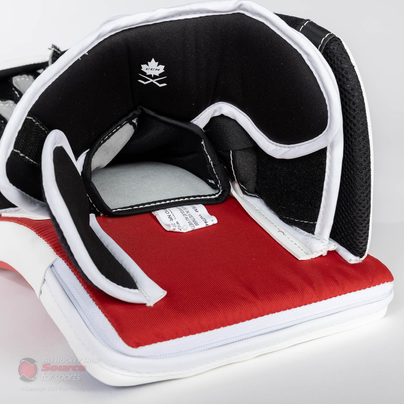 CCM Blockers CCM Extreme Flex E5.5 Senior Goalie Blocker - TheHockeyShop