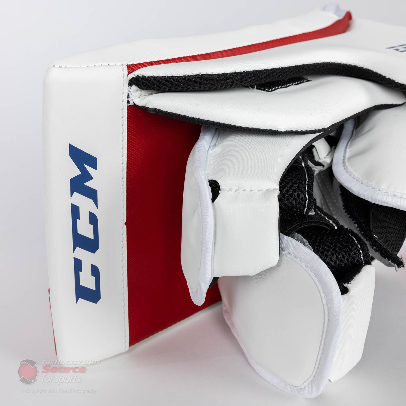 CCM Blockers CCM Extreme Flex E5.5 Senior Goalie Blocker - TheHockeyShop