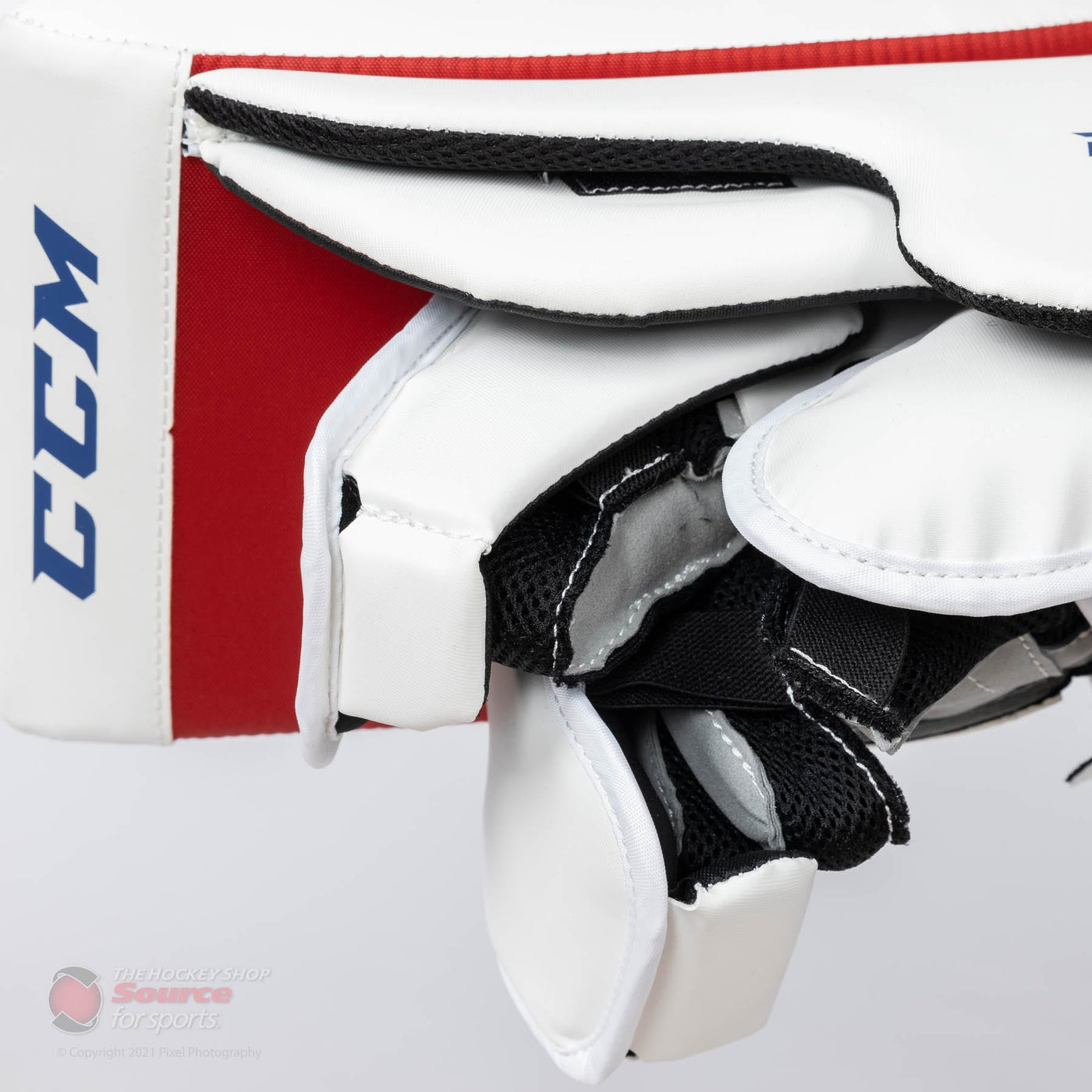 CCM Blockers CCM Extreme Flex E5.5 Senior Goalie Blocker - TheHockeyShop