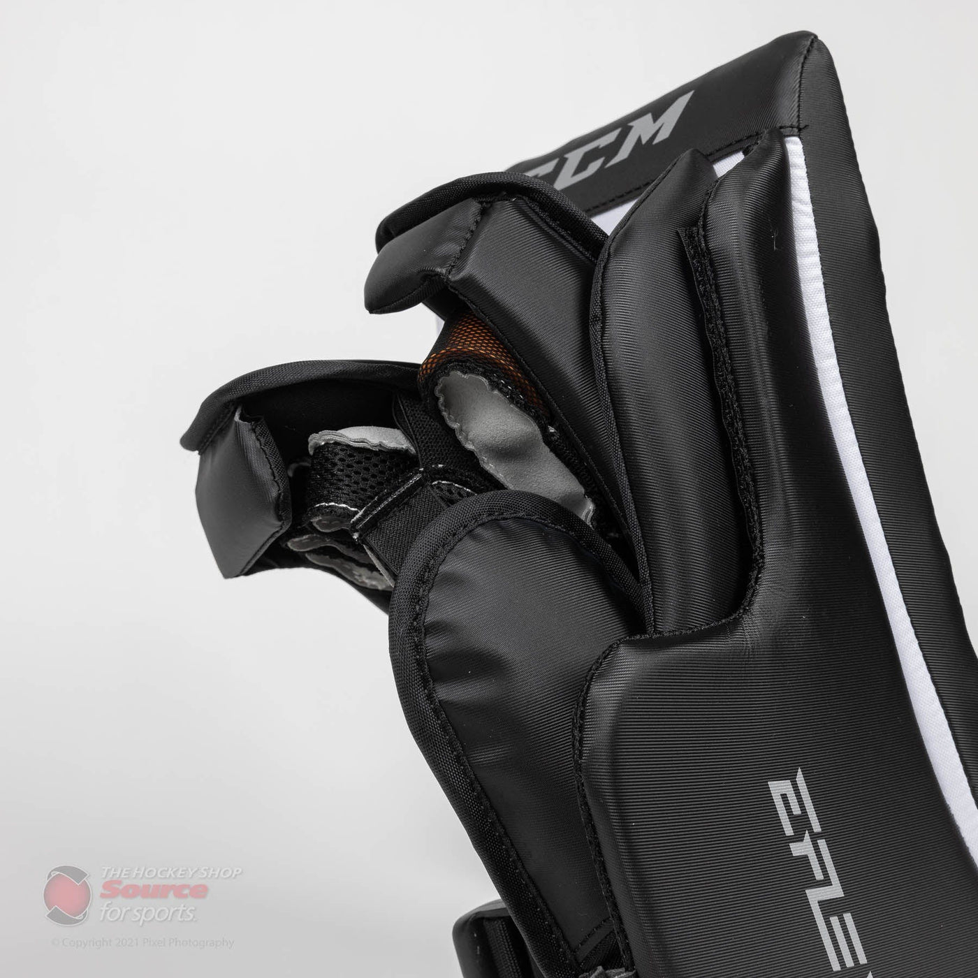 CCM Extreme Flex E5.5 Senior Goalie Blocker - Source Exclusive