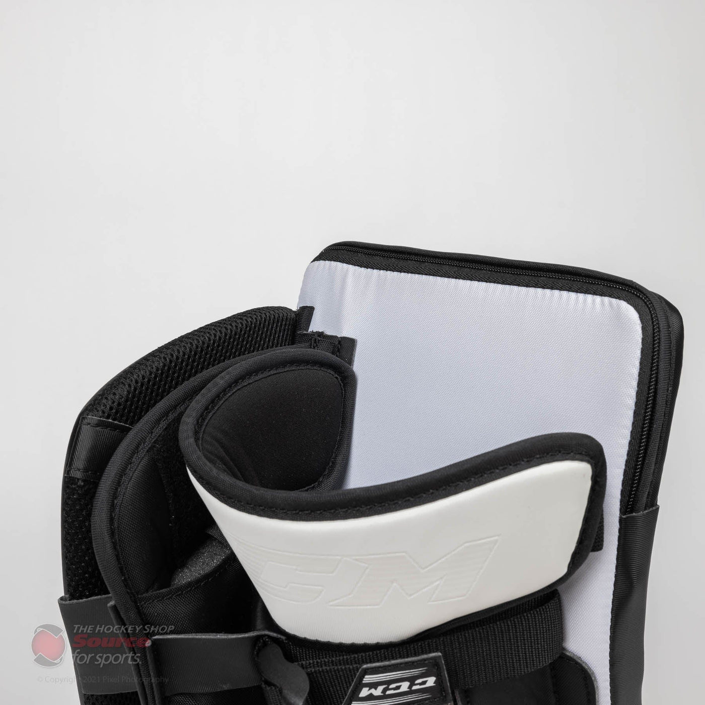 CCM Extreme Flex E5.5 Senior Goalie Blocker - Source Exclusive