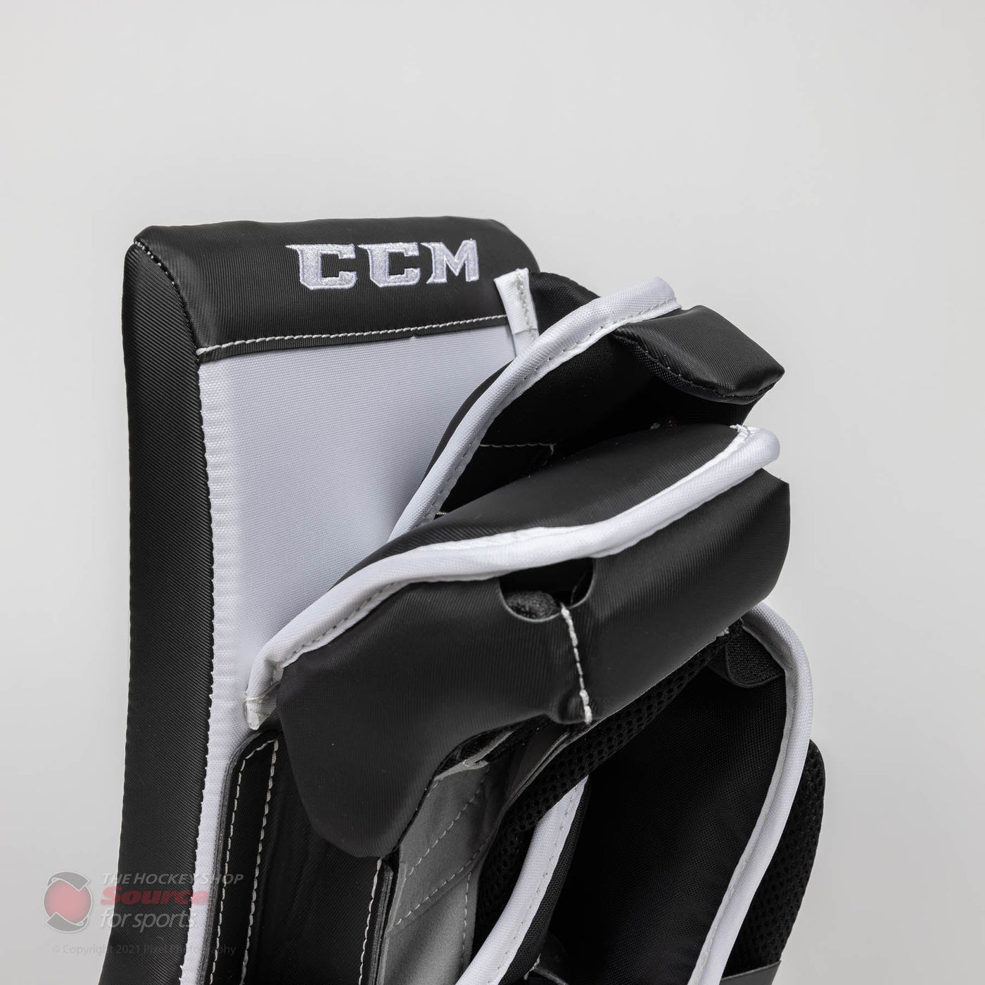 CCM Extreme Flex E5.9 Intermediate Goalie Blocker - Source Exclusive