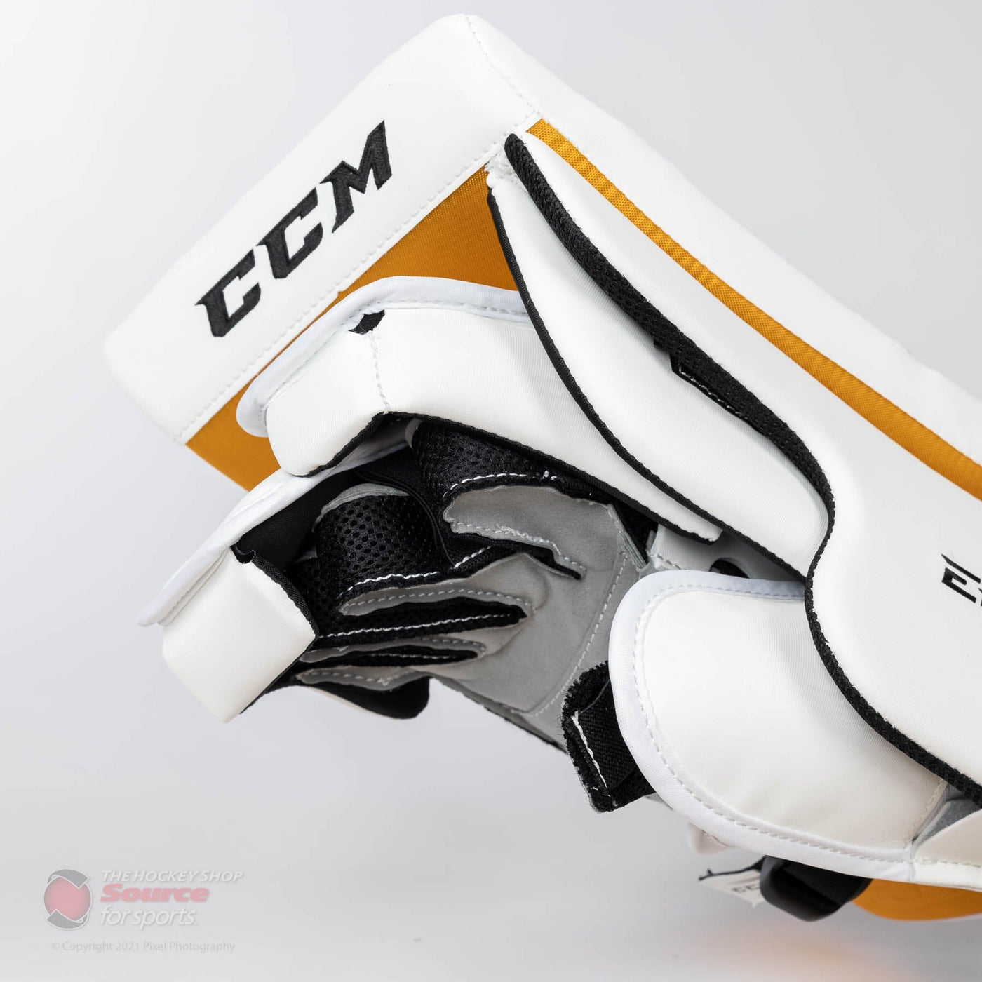 CCM Extreme Flex E5.9 Senior Goalie Blocker