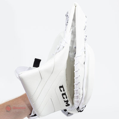 CCM Axis A1.9 Intermediate Goalie Catcher - Source Exclusive
