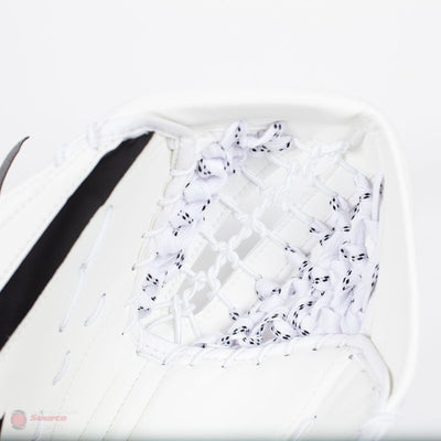 CCM Extreme Flex E4.5 Junior Goalie Catcher - Source Exclusive