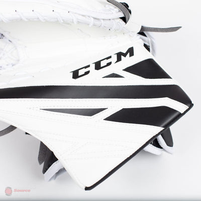CCM Extreme Flex E4.5 Junior Goalie Catcher - Source Exclusive
