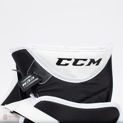 CCM Extreme Flex E4.5 Senior Goalie Catcher - Source Exclusive