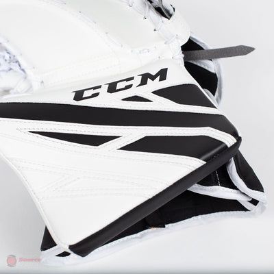 CCM Extreme Flex E4.5 Senior Goalie Catcher - Source Exclusive